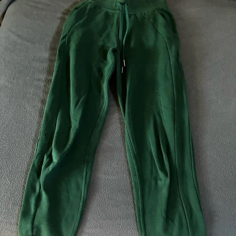 Green lululemon jogger sweatpants - Picture 1 of 3